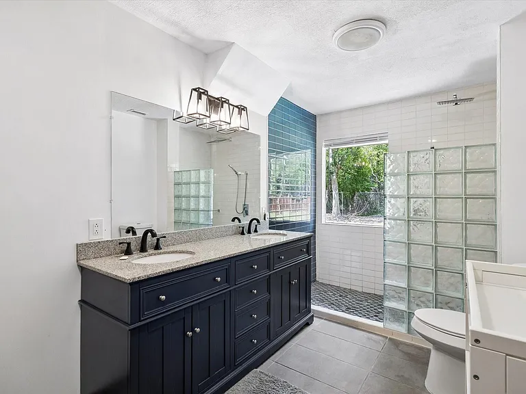 9805 Shadow Wood Dr — Photo 10