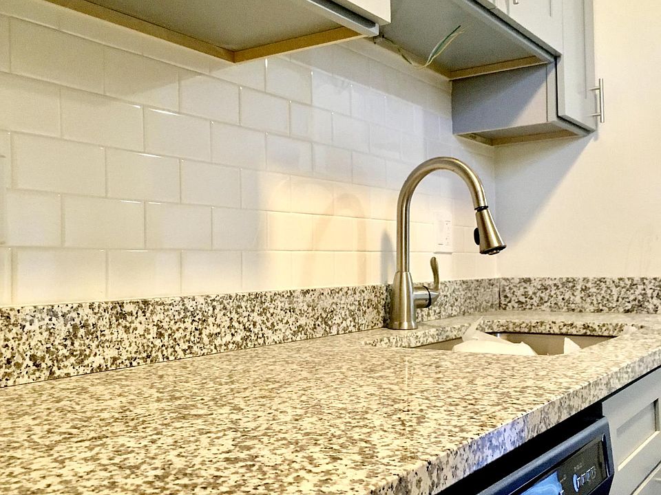 1st image of 4611 S Lake Park Ave #2