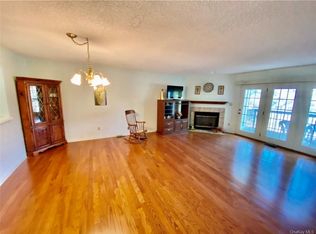 2 Juniper Ln, Pawling, NY 12564