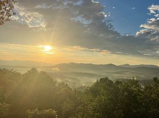 7 Lakeview Dr, Hayesville, NC 28904