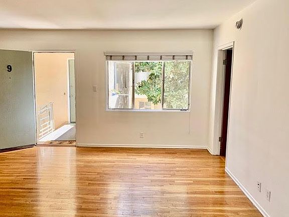 3rd image of 1302 S Saltair Ave APT 9