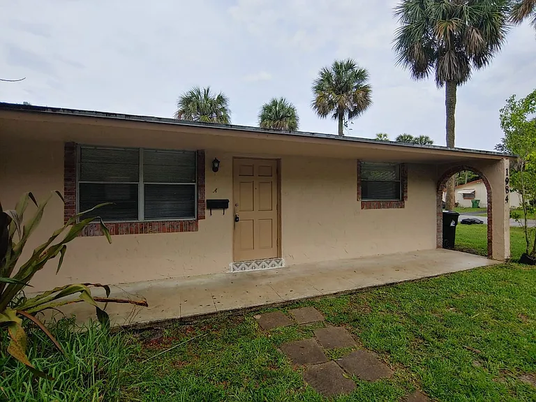 1984 SW 29th Ave #A — Photo 1