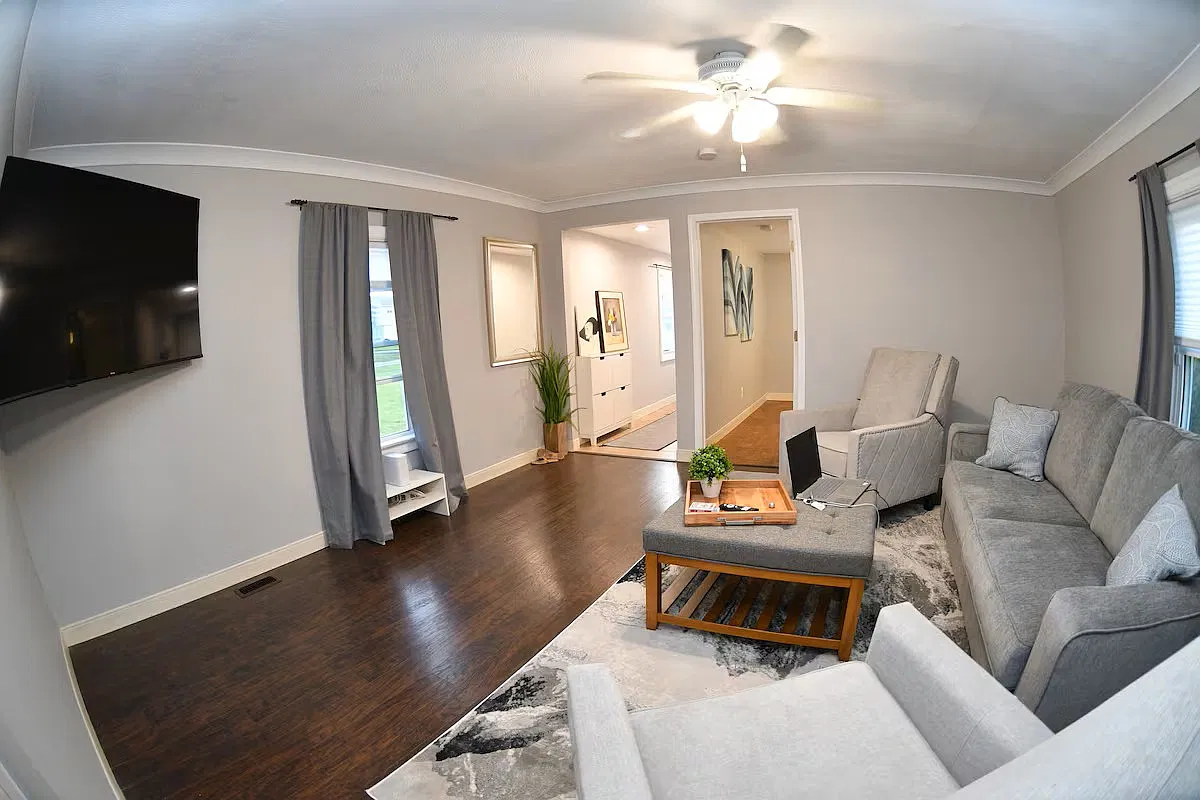 3 bed, 1120 sqft, $2,150 — Photo 4