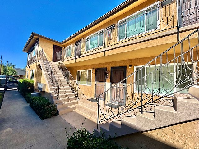 1st image of 4249 Menlo Ave