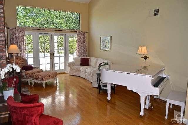 1st image of 853 Blue Spring Dr