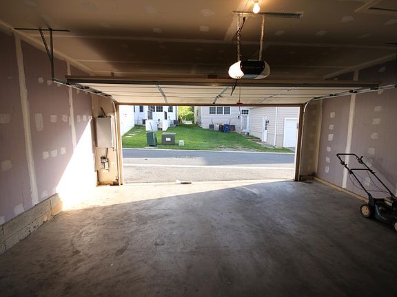 5th image of 23136 Basswood Hill Dr