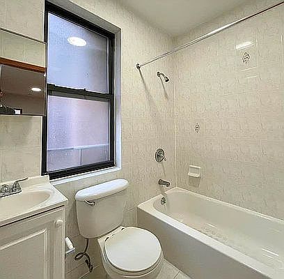 3rd image of 95 Pitt St APT 15
