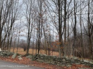 2009 Maplewood Rd, Lake Ariel, PA 18436