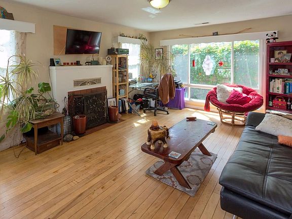 5th image of 243 Washburn Ave