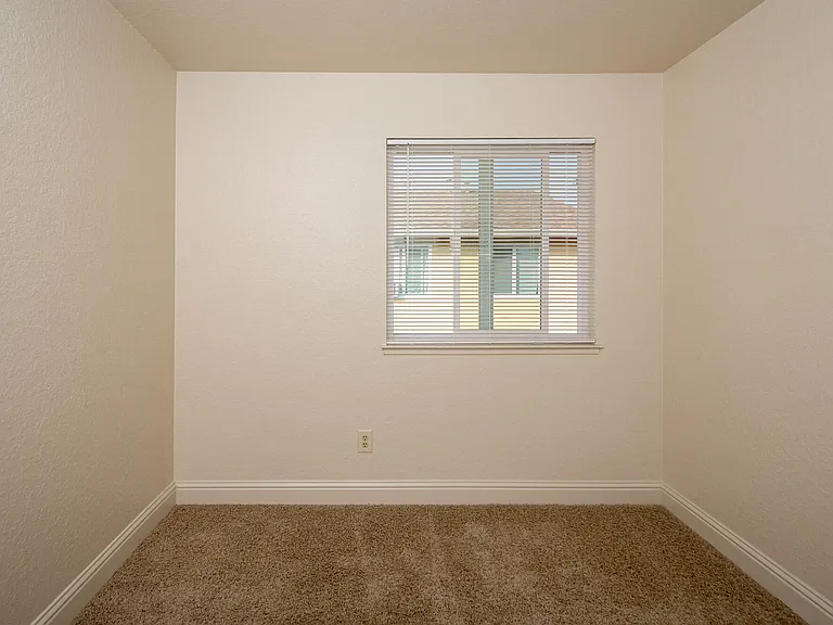 Alderwood Park Apartments — Photo 24