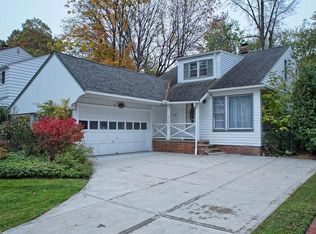 4500 Mackall Rd, South Euclid, OH 44121