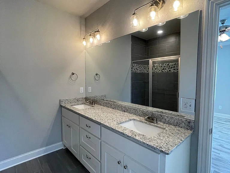 421 Linda Ln — Photo 16