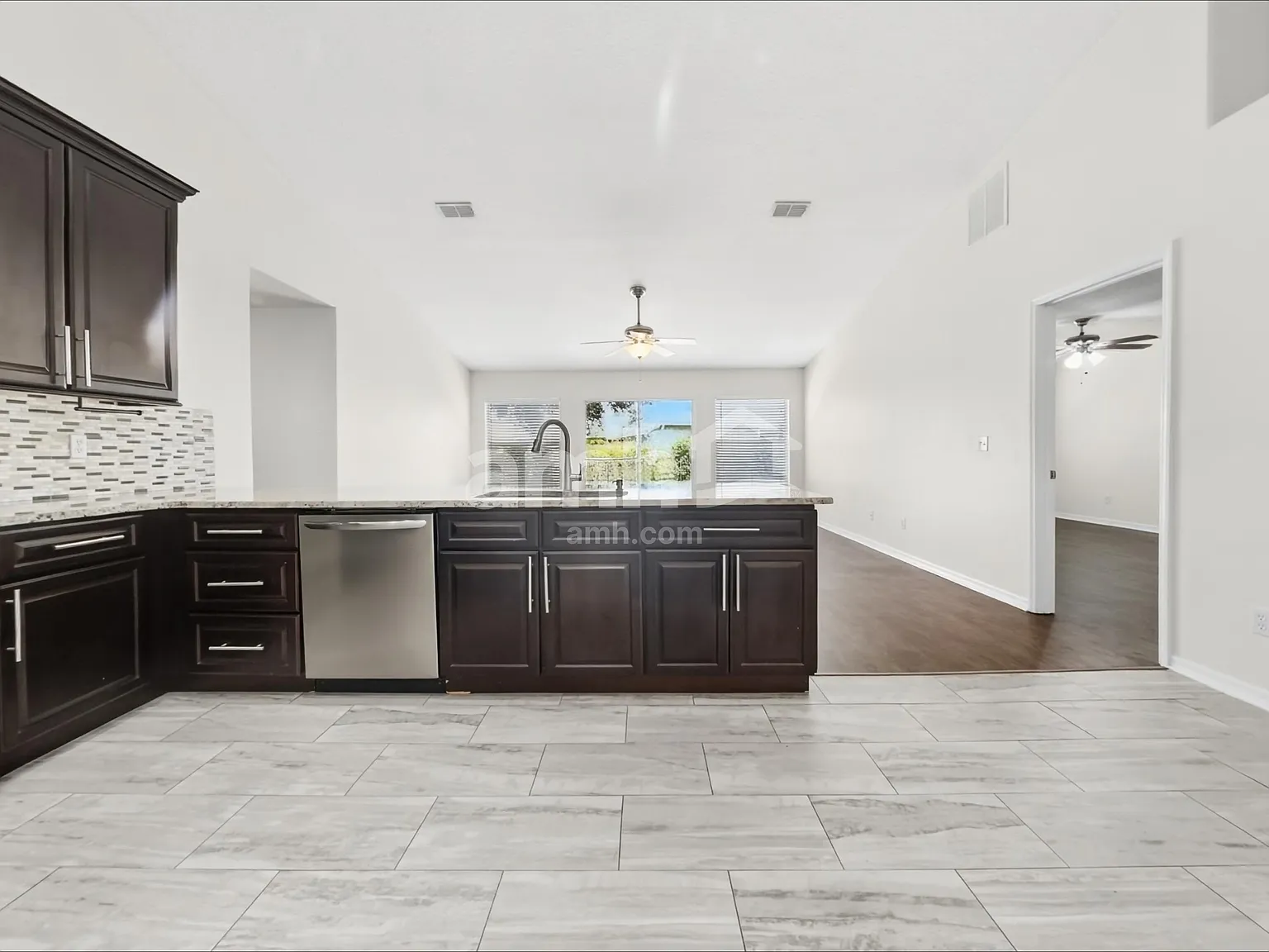 3 bed, 2.0 bath, 1810 sqft, $2,195 — Photo 3