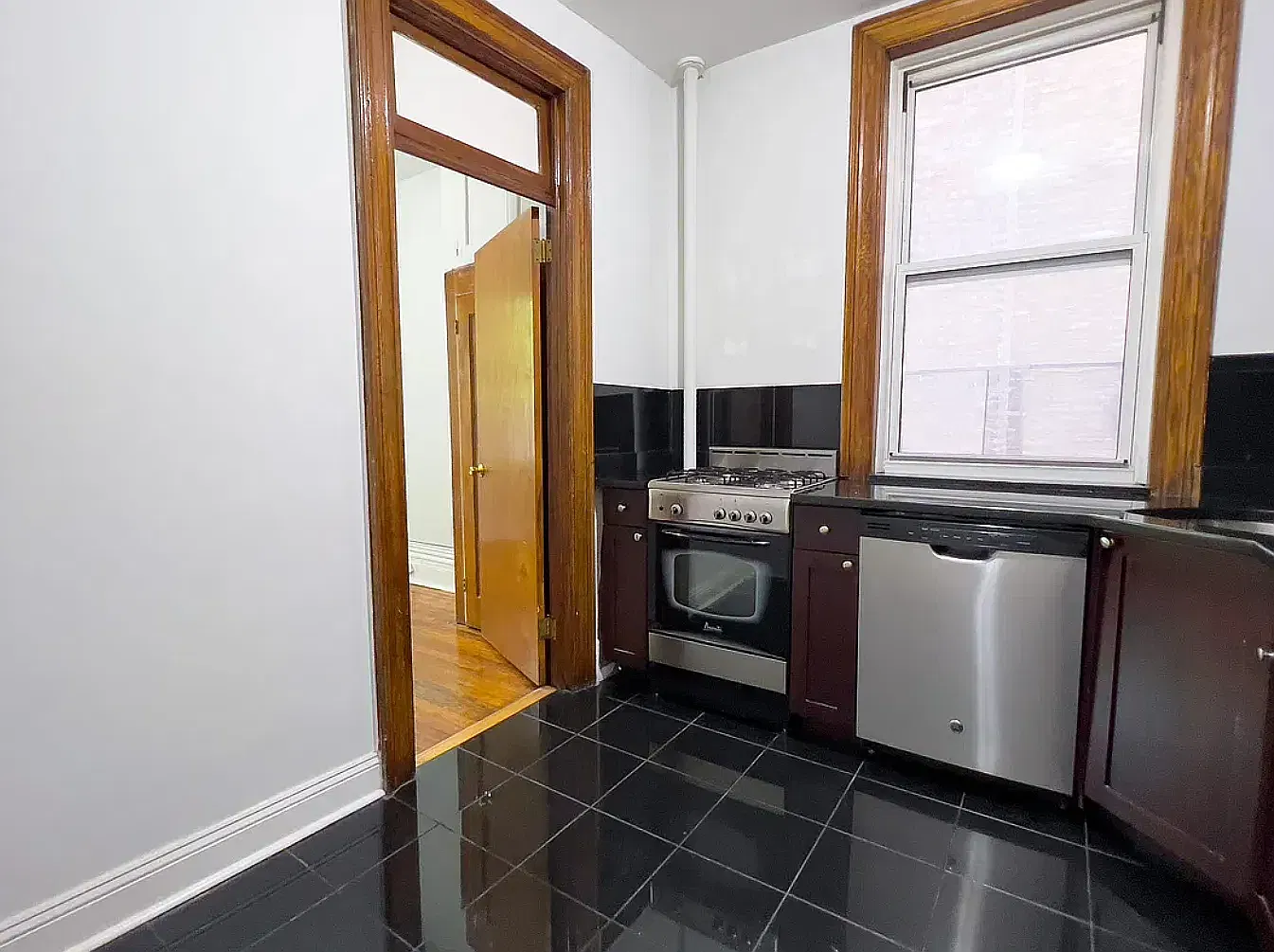 42 Bank Street — Photo 3