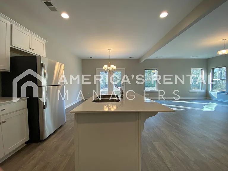 7940 Saint James Dr — Photo 7