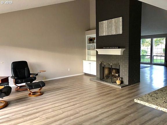 3rd image of 1800 SE 163rd Pl