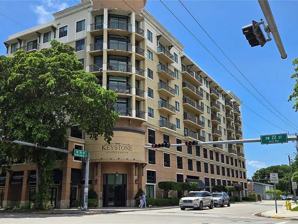 3590 Coral Way #902