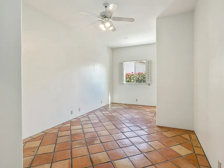 53180 Avenue Madero — Photo 19