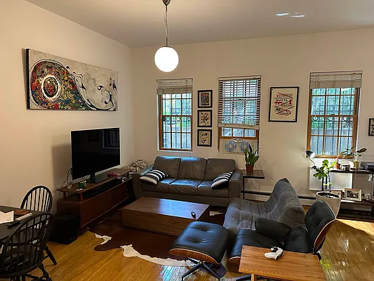 Rented by Urban Real Estate Property Group Inc | media 1