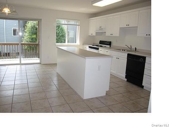 2nd image of 25 College Ave APT 608