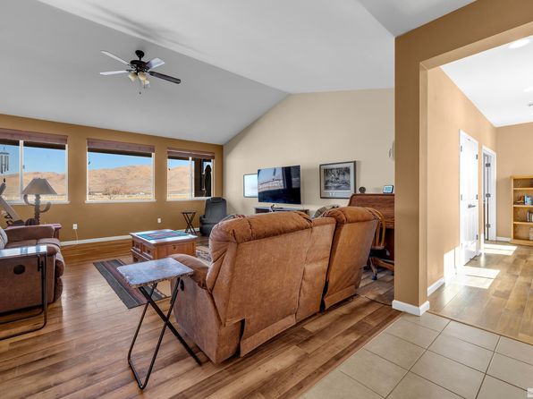 105 Wrangler Ranch Ct, Reno, NV 89510