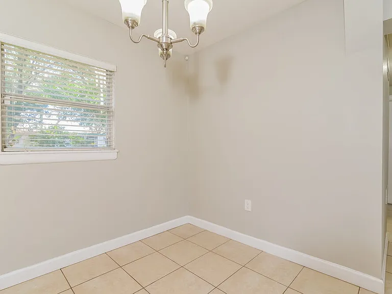 132 Alder Ave — Photo 5