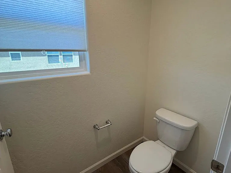 1902 W Meadow Dr — Photo 24