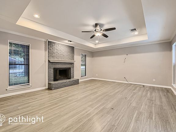 2nd image of 3411 Woodside Dr