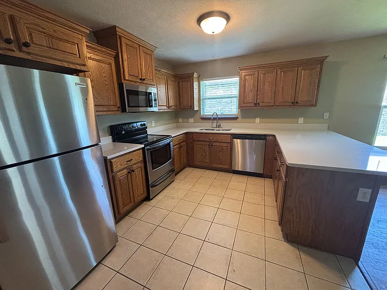 4701 Deerfield Dr — Photo 2