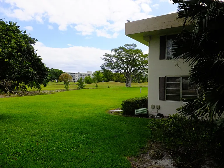 2751 S Palm Aire Dr #107 — Photo 32