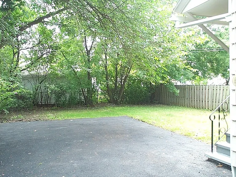 5627 Jefferson Ave — Photo 3