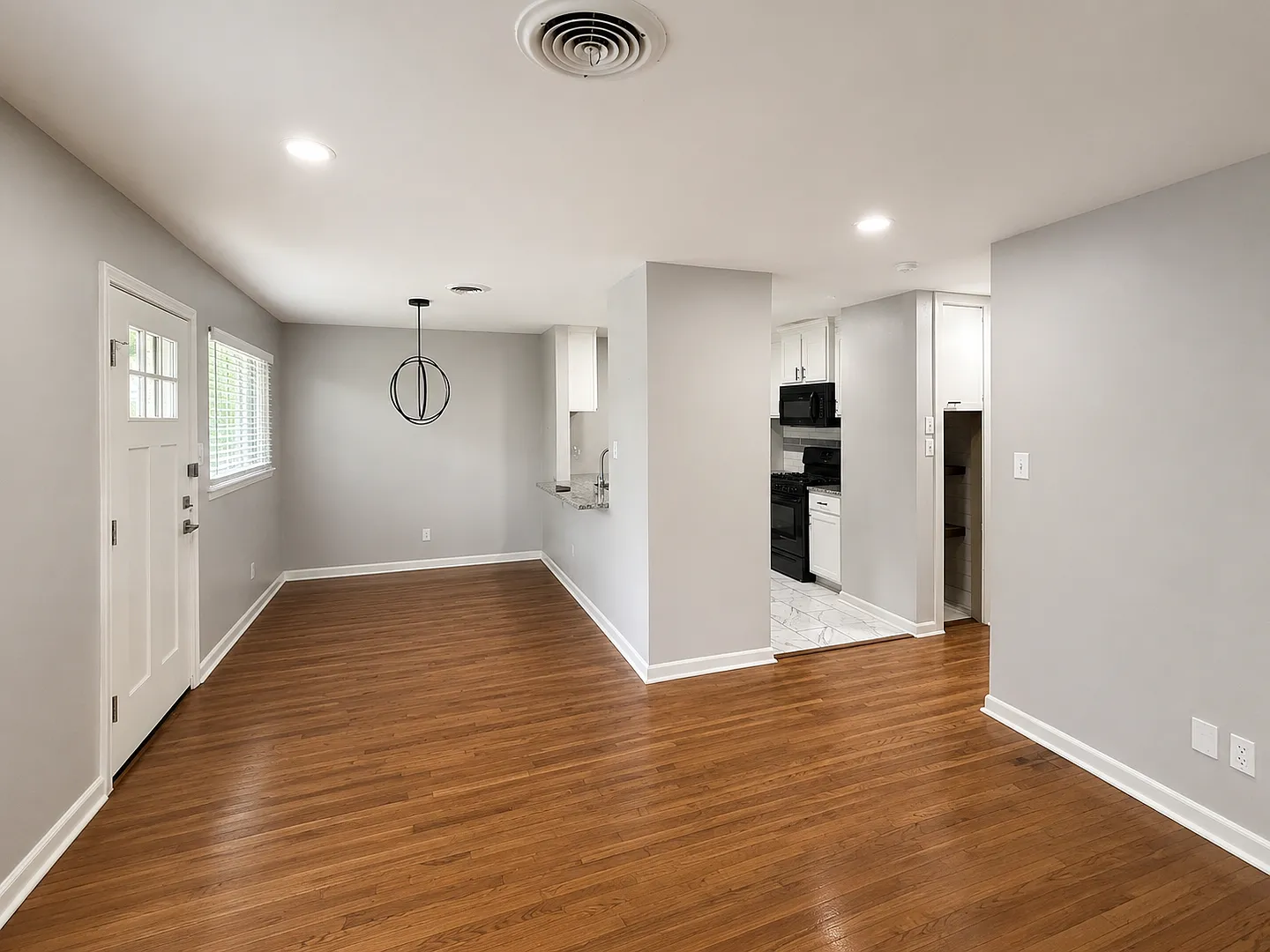 Charming 3-Bedroom Rental with Washer & Dryer Included! — Photo 2