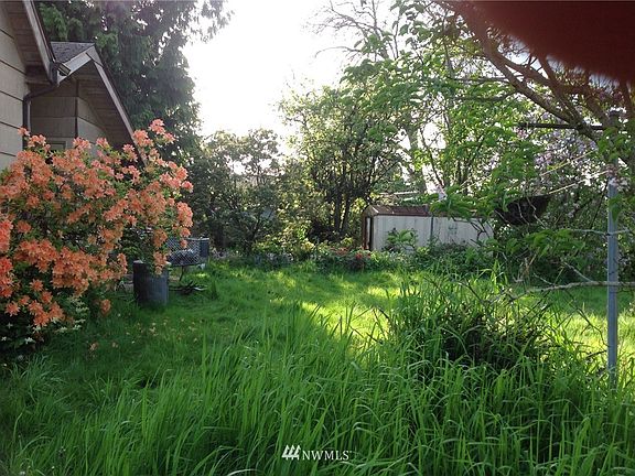 3rd image of 813 Coweeman Lane