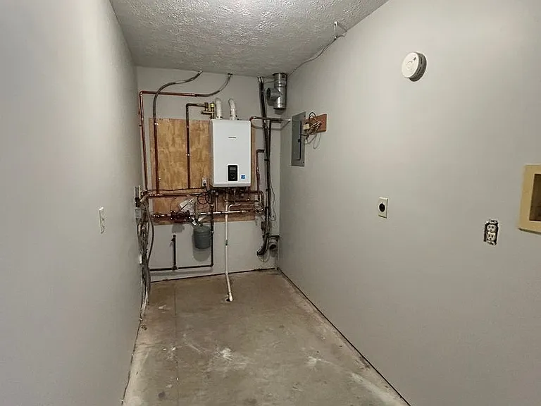 221 Coulter St — Photo 13