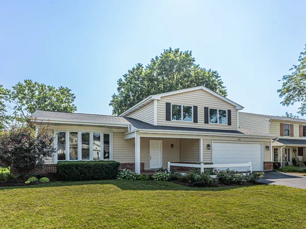 650 Newport Ave, Westmont, IL 60559