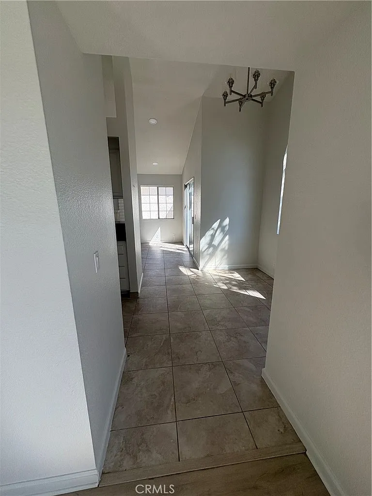 4 bed, 2.0 bath, 1944 sqft, $2,950 — Photo 4