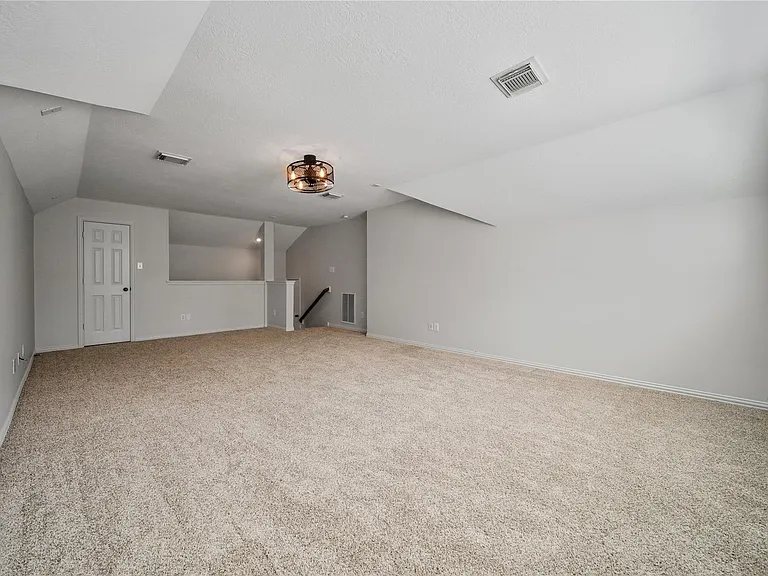 14 Beauty Bower Pl — Photo 34