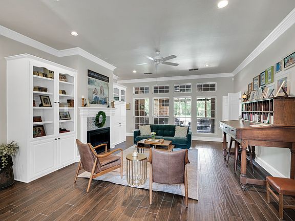 4th image of 133 Spring Grove Dr