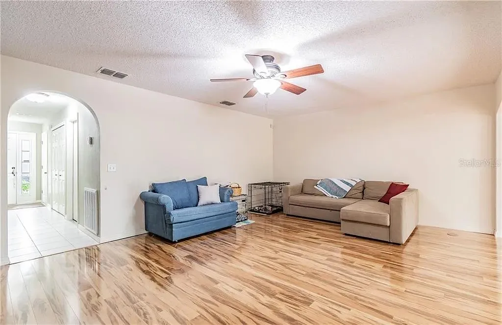 3 bed, 2.5 bath, 1670 sqft, $1,995 — Photo 3