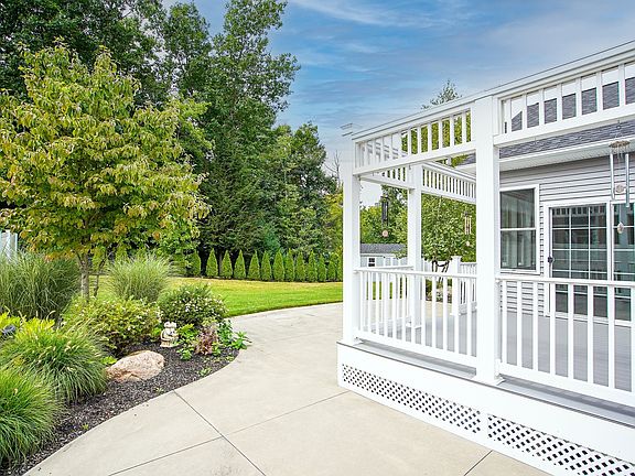 4th image of 49 Magnolia Ln