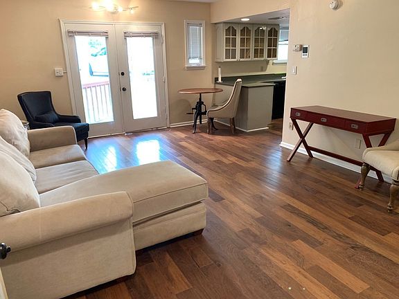 2nd image of 312 S Franklin Blvd