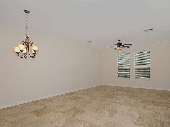 5th image of 7 Bettina Ln