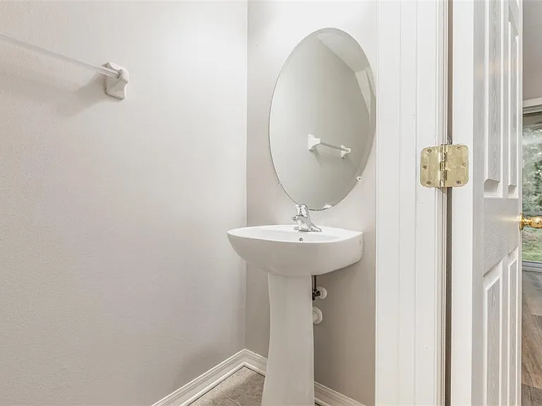 1125 Grantham Dr — Photo 18