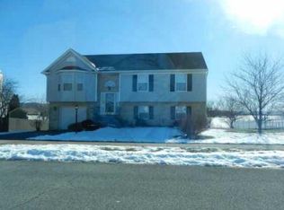 271 Crosswinds Dr, Charles Town, WV 25414
