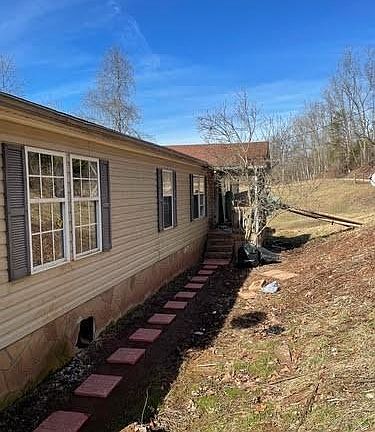 3rd image of 203 Wells Hollow Rd