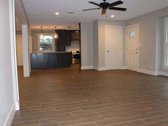 3rd image of 17 Knotty Pine Ln