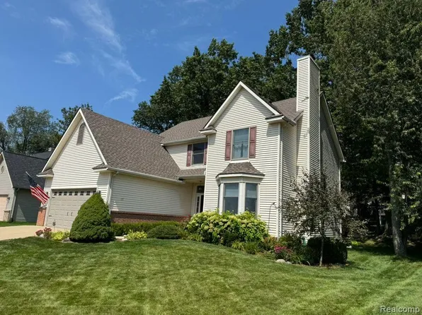 854 Northern Ridge Dr, Brighton, MI 48116