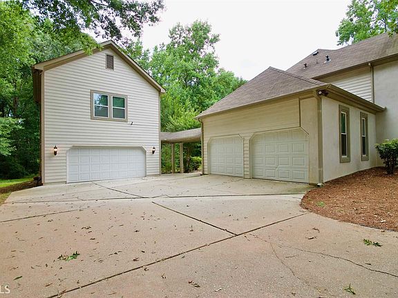 3rd image of 314 Cumberland Ct