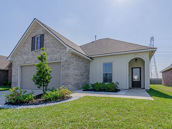 3rd image of 1885 Oakwood Dr