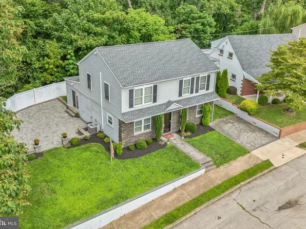 370 Leroy St, Philadelphia, PA 19128